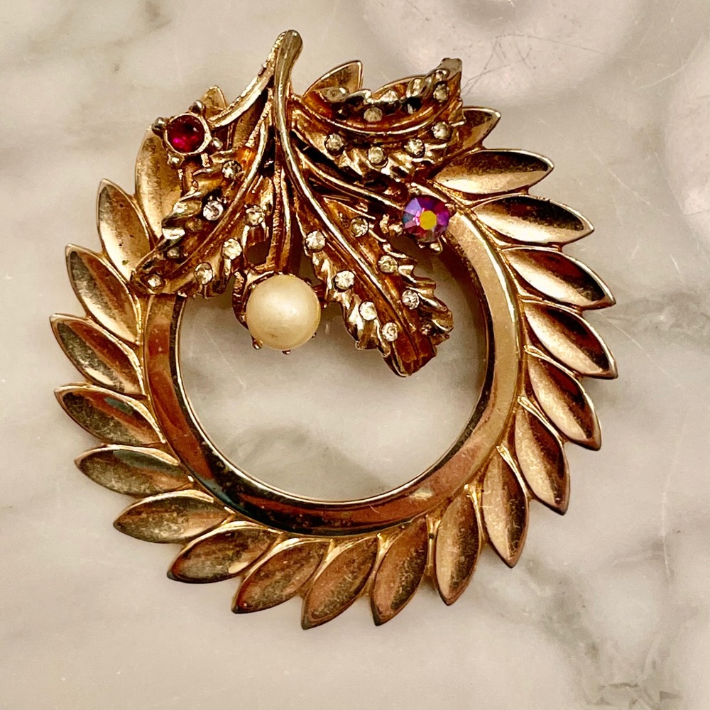 Vintage brooch with beautiful detail